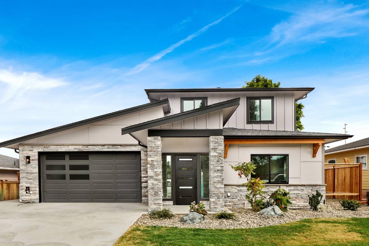 002_1719_Hillcrest (Custom)