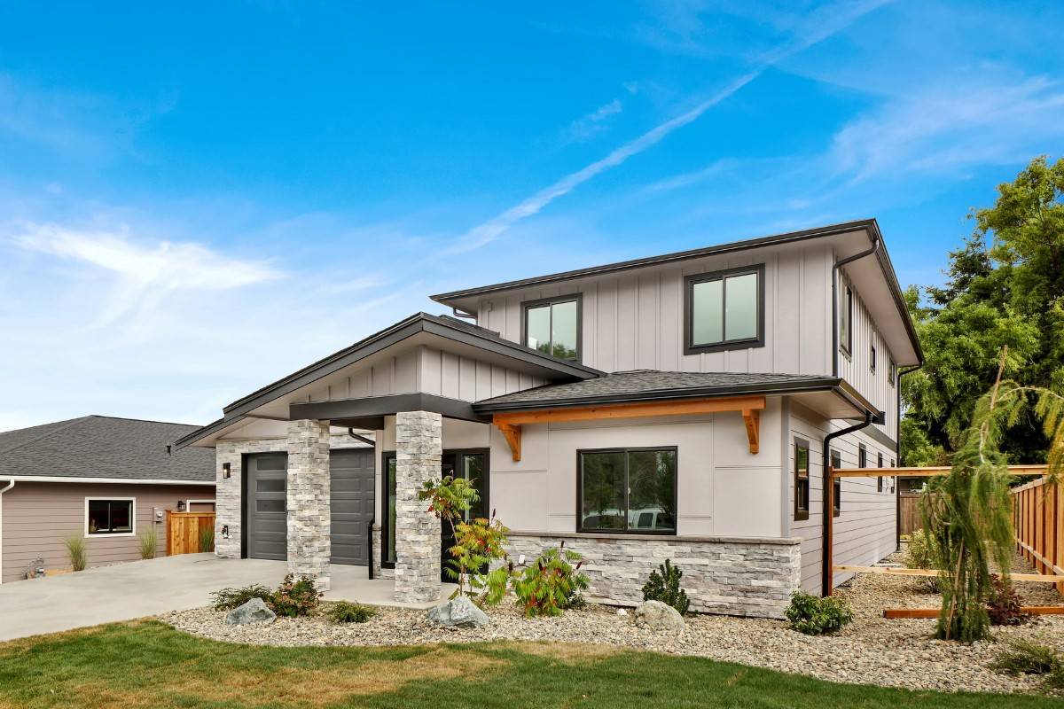 003_1719_Hillcrest (Custom)