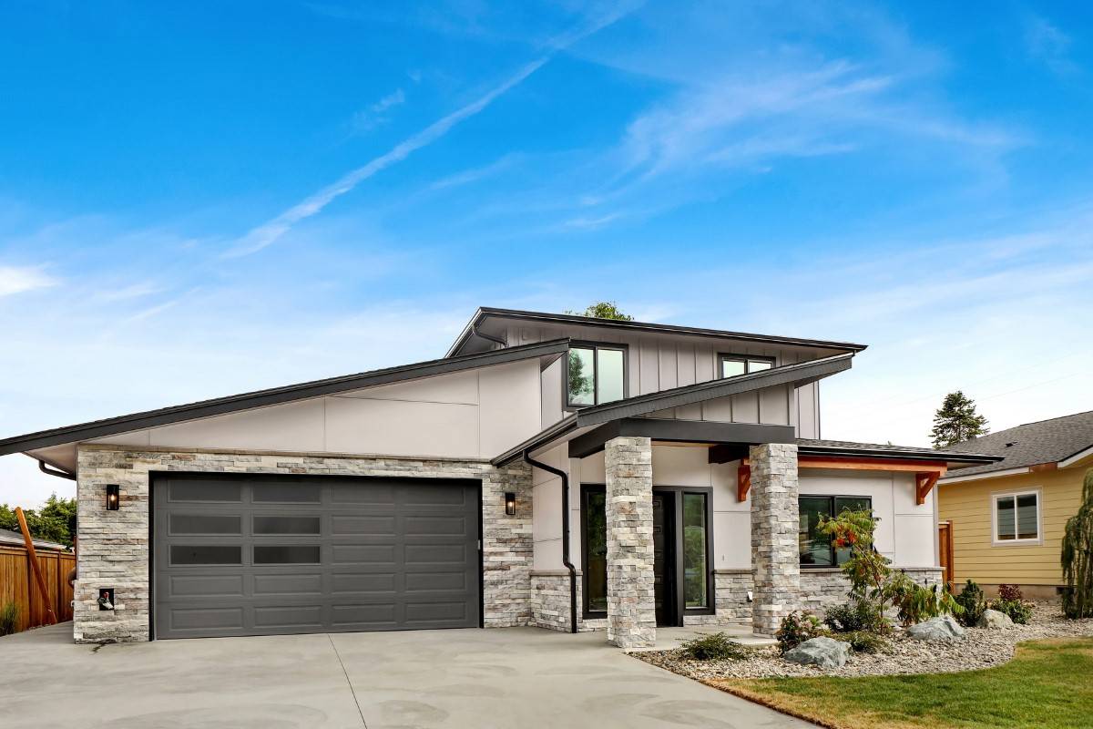 004_1719_Hillcrest (Custom)