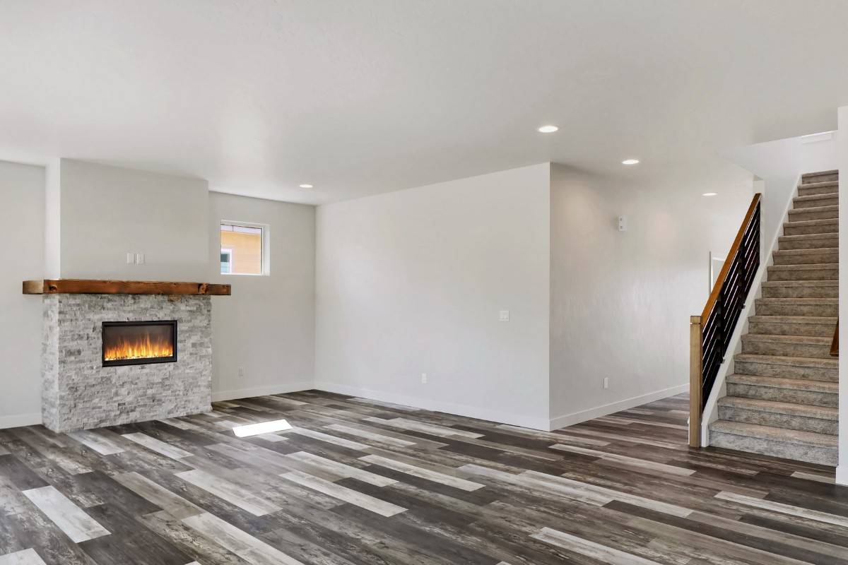 023_1719_Hillcrest (Custom)