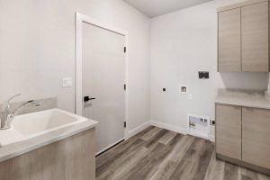 024_1715_Hillcrest_Piazza (Custom)