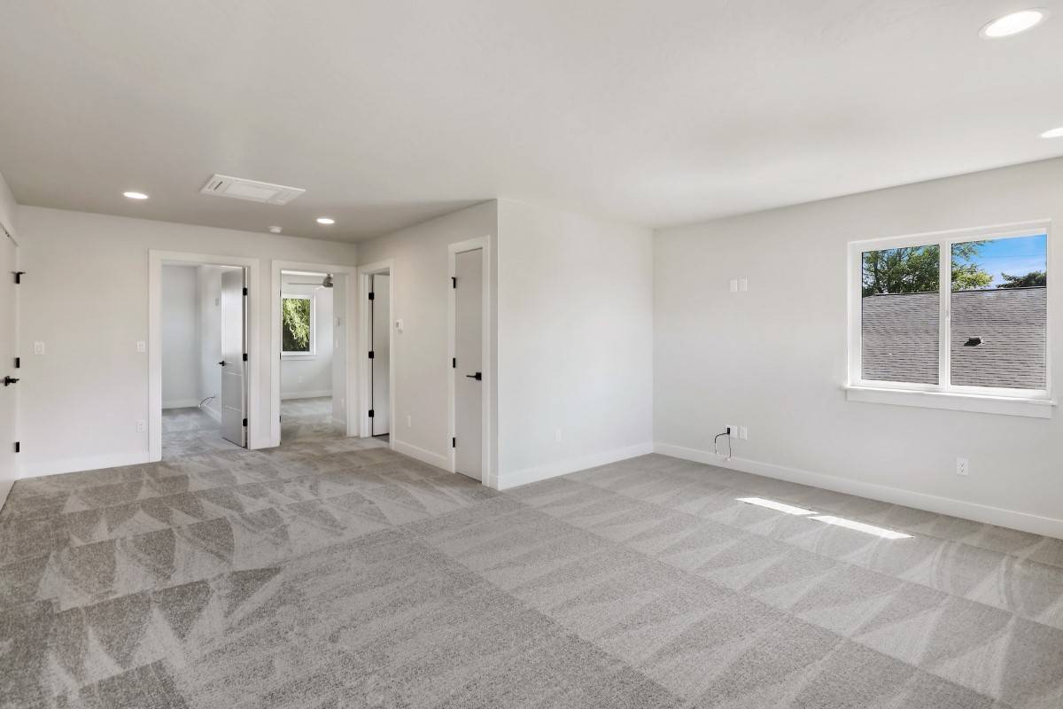 046_1719_Hillcrest (Custom)