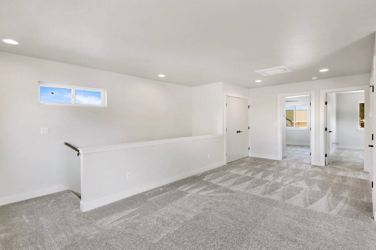 047_1719_Hillcrest (Custom)
